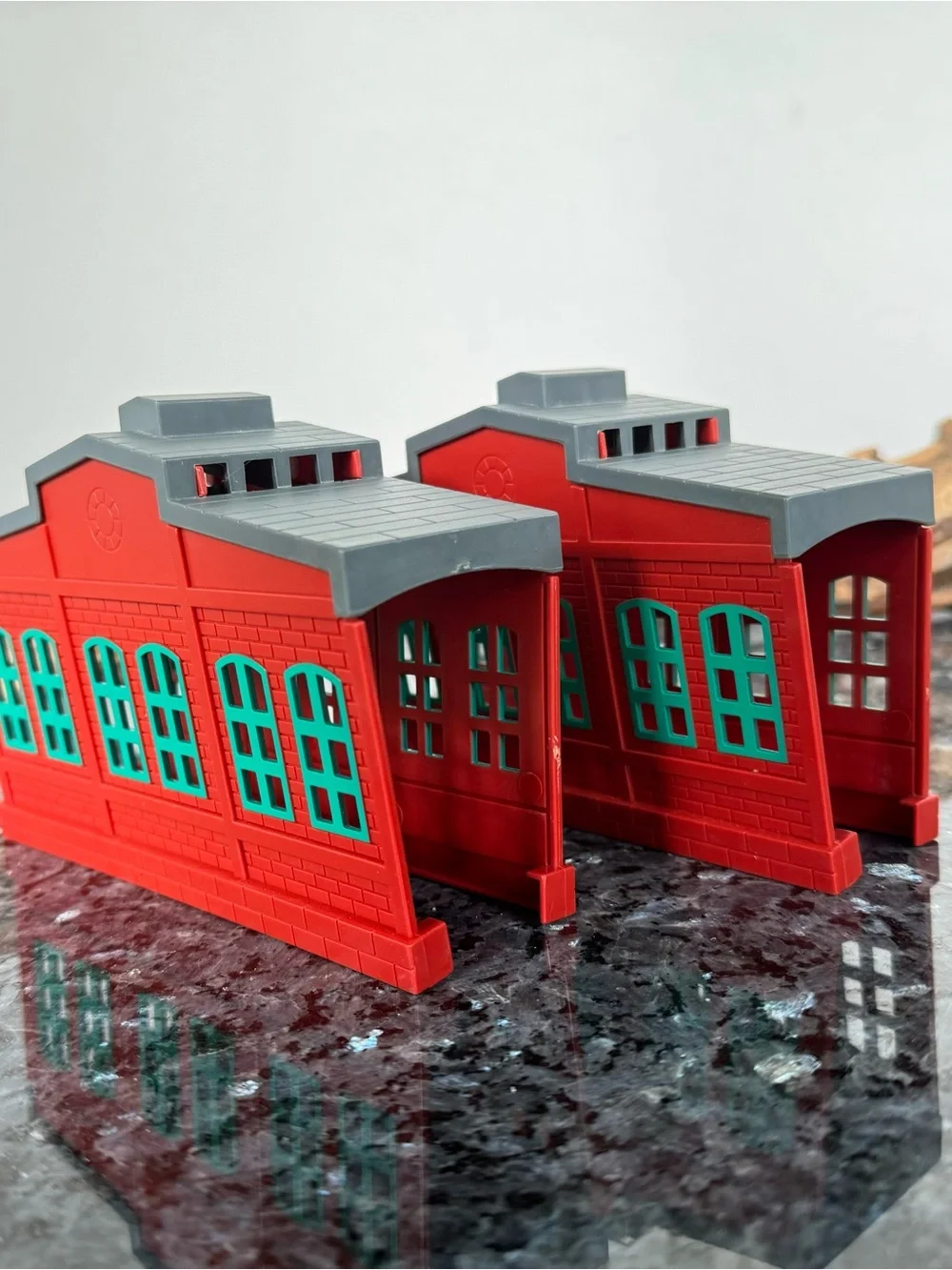 Vintage Thomas & Friends 2004 TOMY Engine Shed Accessories, Lot of 2 Buildings